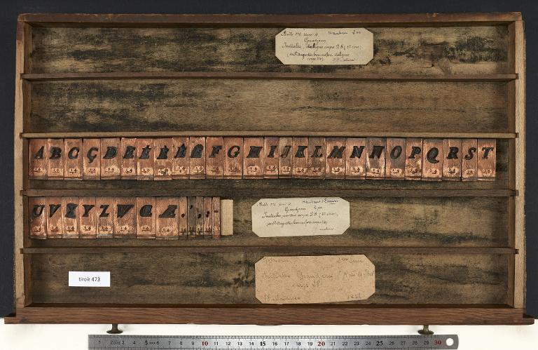 Tiroir de matrices : Grandjean , initiale