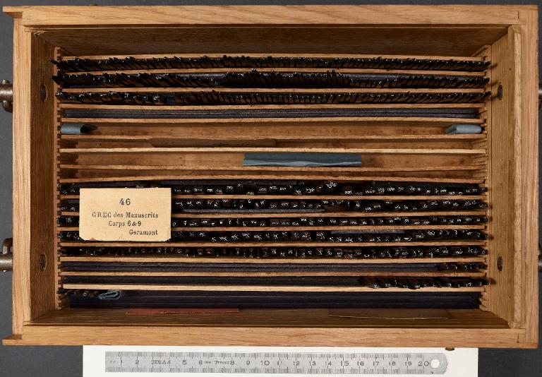 Poinçons typographiques : Grecs du Roi corps 9