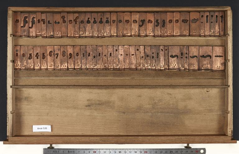 Tiroir de matrices : gothique corps 56