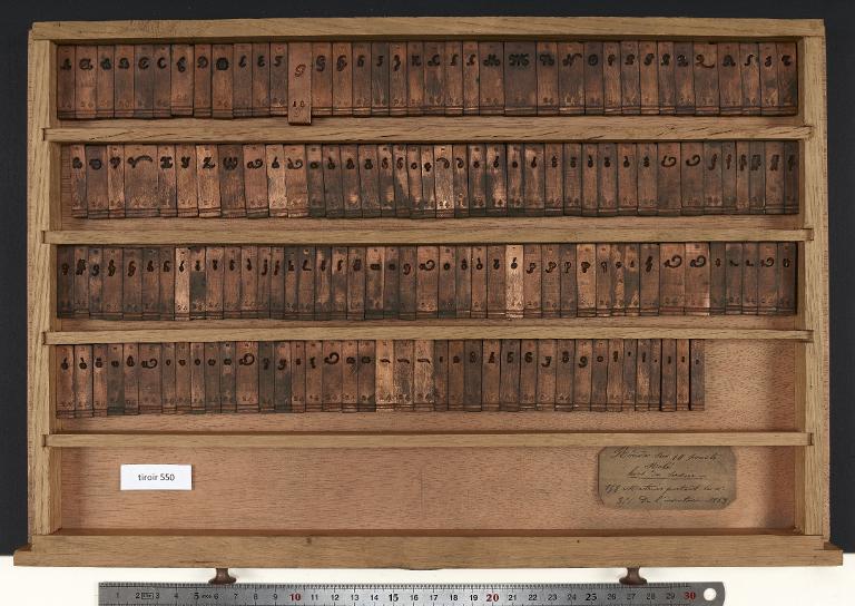Tiroir de matrices : ronde corps 24