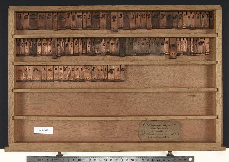 Tiroir de matrices : gothique corps 48