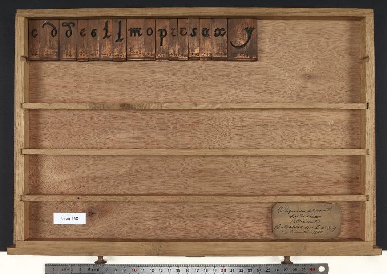 Tiroir de matrices : gothique corps 48