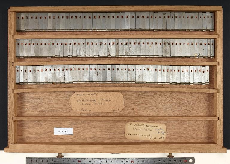 Tiroir de matrices : Didot millimétrique corps 14 , romain