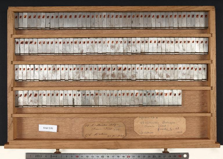 Tiroir de matrices : Didot millimétrique corps 18