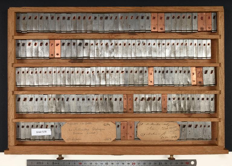 Tiroir de matrices : Didot millimétrique corps 20
