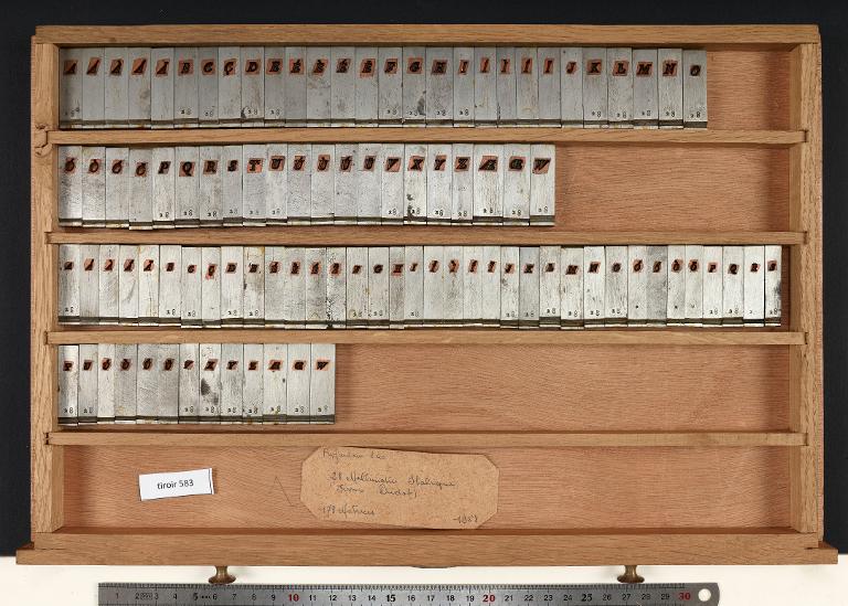 Tiroir de matrices : Didot millimétrique corps 28