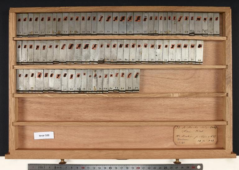 Tiroir de matrices : Didot millimétrique corps 32