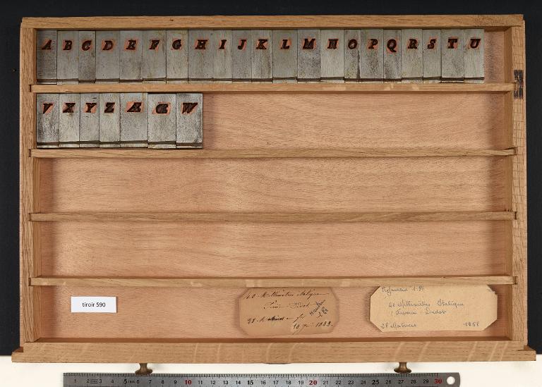 Tiroir de matrices : Didot millimétrique corps 40