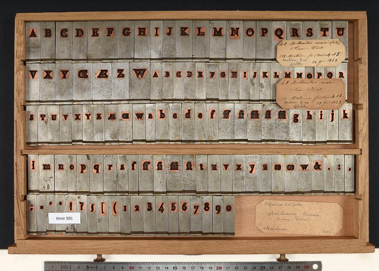 Tiroir de matrices : Didot millimétrique corps 48 , romain