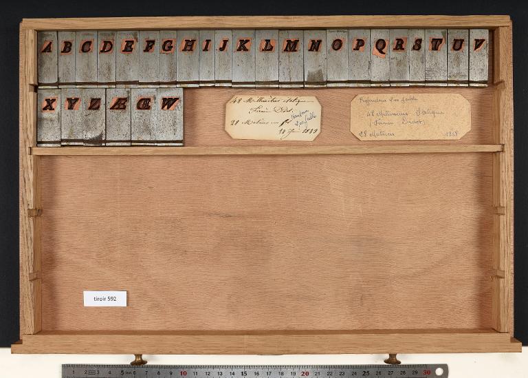 Tiroir de matrices : Didot millimétrique corps 48