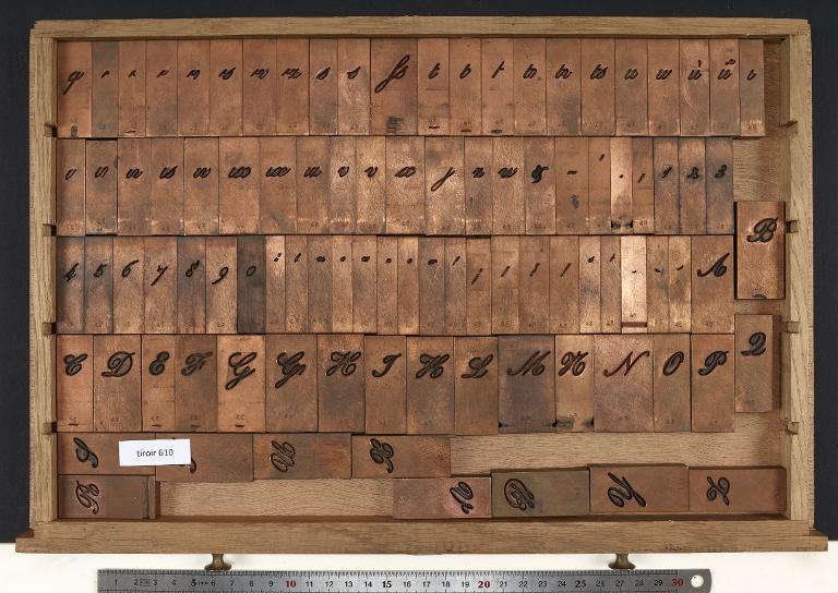 Tiroir de matrices : anglaise Didot corps 48