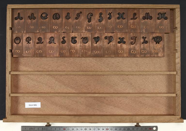 Tiroir de matrices : ronde corps 64