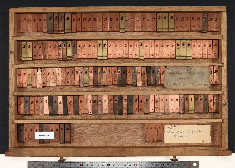 Tiroir de matrices : London corps 16