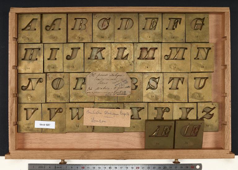 Tiroir de matrices : London corps 56 , initiale