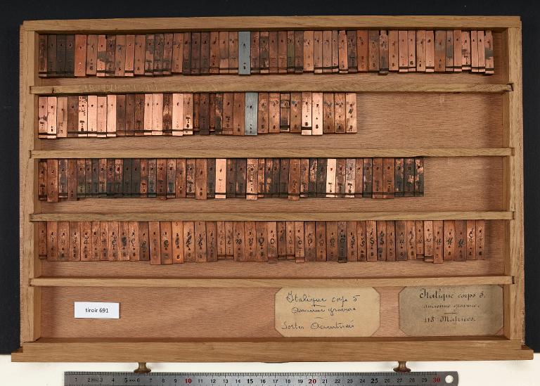 Tiroir de matrices : Marcellin-Legrand ancienne gravure corps 5