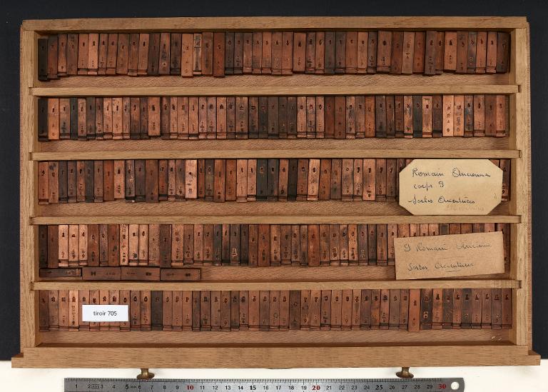 Tiroir de matrices : Marcellin-Legrand ancienne gravure corps 9 , romain