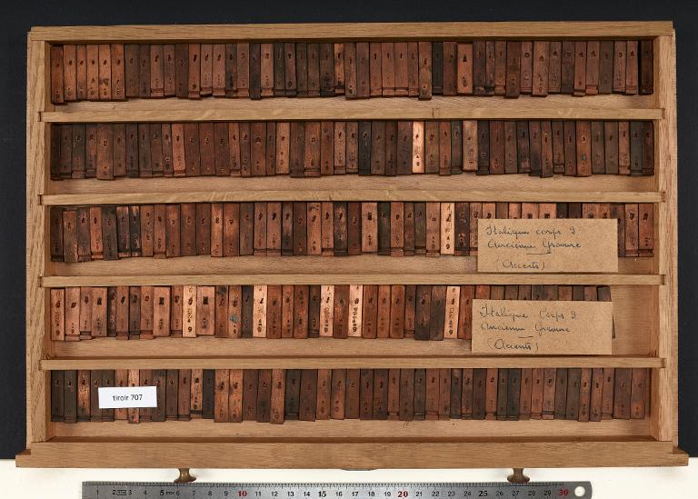 Tiroir de matrices : Marcellin-Legrand ancienne gravure corps 9