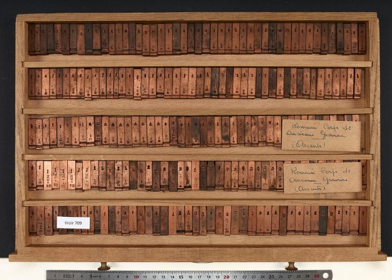 Tiroir de matrices : Marcellin-Legrand ancienne gravure corps 10 , romain