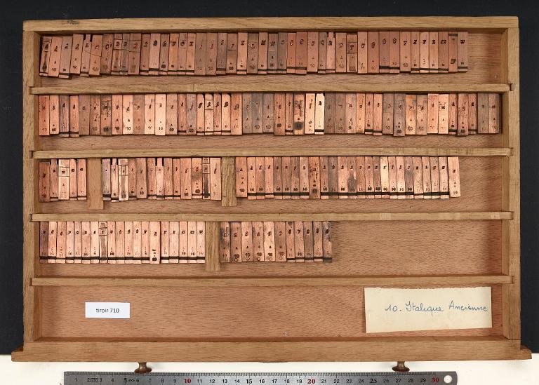 Tiroir de matrices : Marcellin-Legrand ancienne gravure corps 10