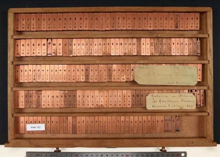 Tiroir de matrices : Marcellin-Legrand ancienne gravure corps 11 , romain