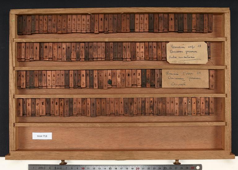 Tiroir de matrices : Marcellin-Legrand ancienne gravure corps 11 , romain