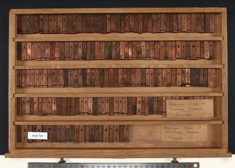 Tiroir de matrices : Marcellin-Legrand ancienne gravure corps 11