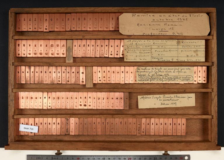 Tiroir de matrices : Marcellin-Legrand ancienne gravure corps 12 , romain