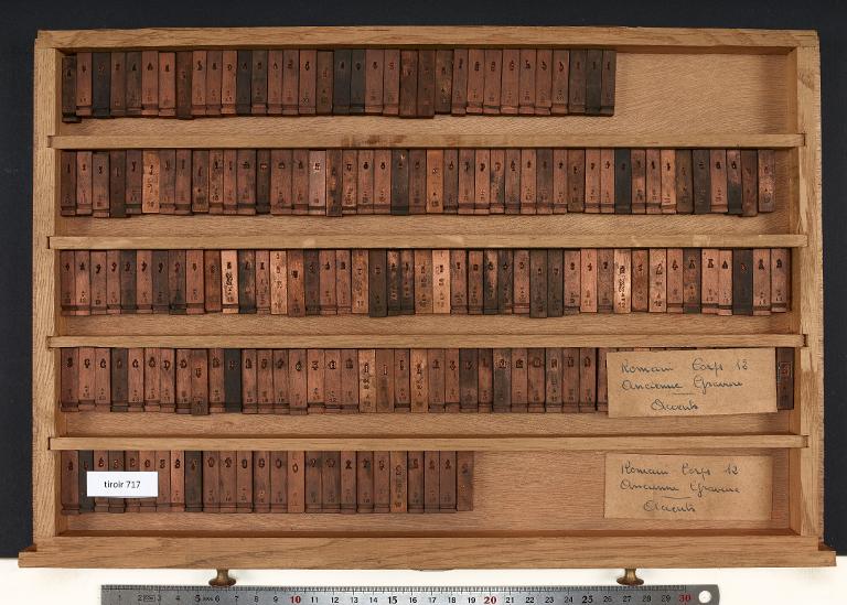 Tiroir de matrices : Marcellin-Legrand ancienne gravure corps 12 , romain
