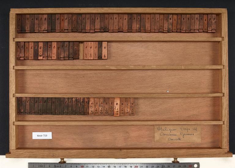 Tiroir de matrices : Marcellin-Legrand ancienne gravure