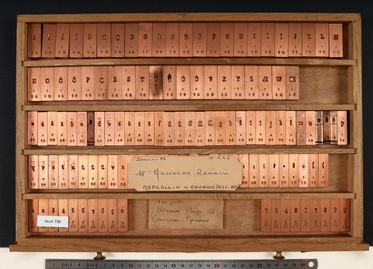 Tiroir de matrices : Marcellin-Legrand ancienne gravure corps 18 , romain