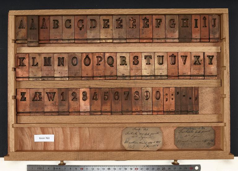 Tiroir de matrices : Marcellin-Legrand corps 44 , initiale