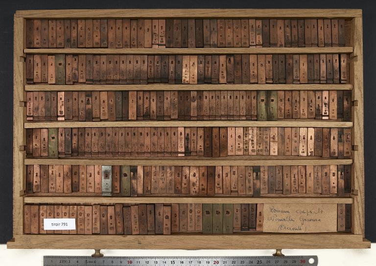 Tiroir de matrices : romain corps 10