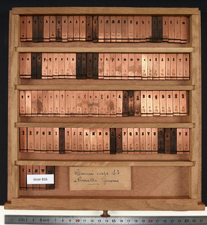 Tiroir de matrices : romain corps 13