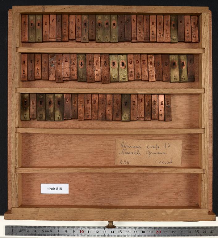 Tiroir de matrices : romain corps 13