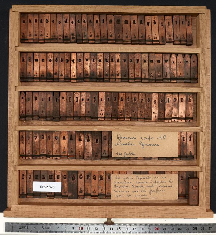 Tiroir de matrices : romain corps 16