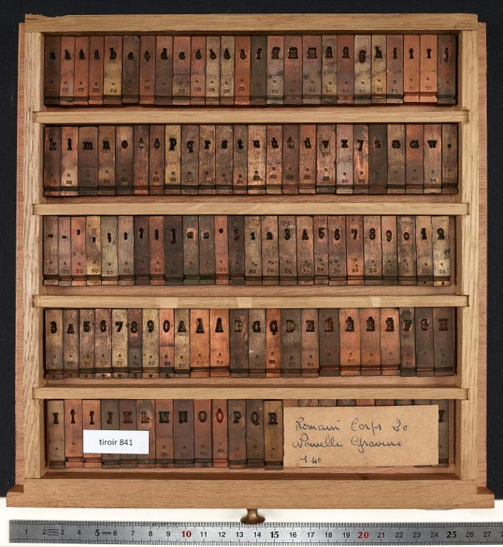 Tiroir de matrices : romain corps 20