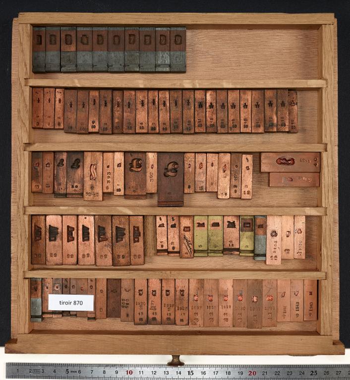 Tiroir de matrices : rectangles, pointes, dollard, chiffres ornés pour la poste, fractions entières, locomotions