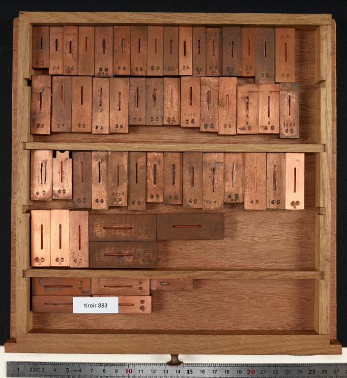 Tiroir de matrices : filet sur divers corps
