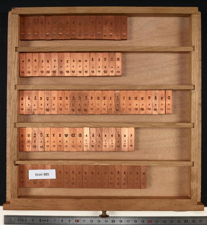 Tiroir de matrices : Marcellin-Legrand ancienne gravure corps 12