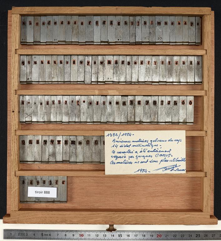 Tiroir de matrices : Didot millimétrique corps 14