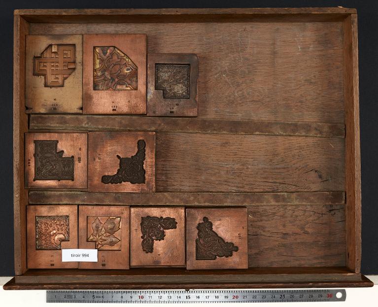 Tiroir de matrices : coin de vignettes sur divers corps