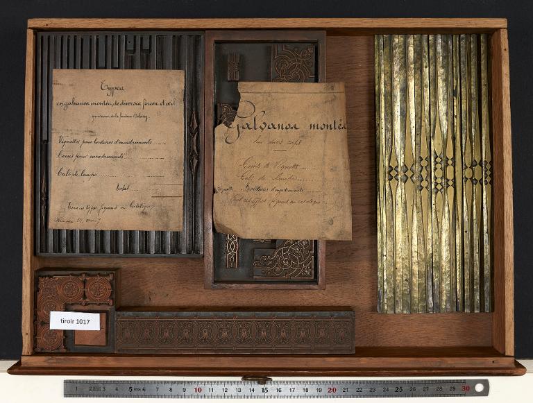 Tiroir de matrices : vignette coin, bordure et filet sur divers corps