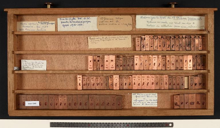 Tiroir de matrices : Garamont corps 18