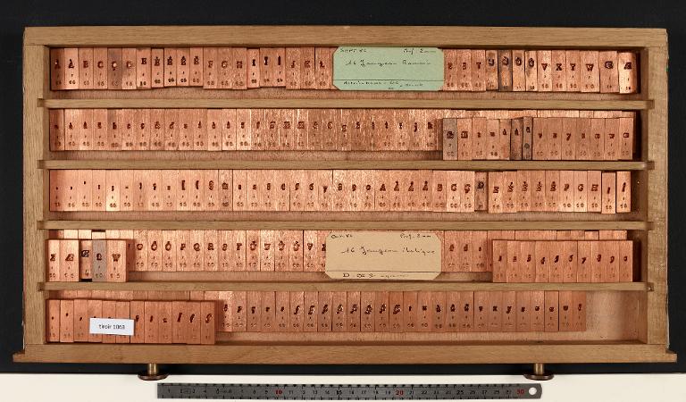 Matrices : Jaugeon corps 16 , romain