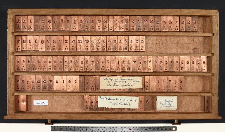 Tiroir de matrices : Gauthier corps 24 , romain