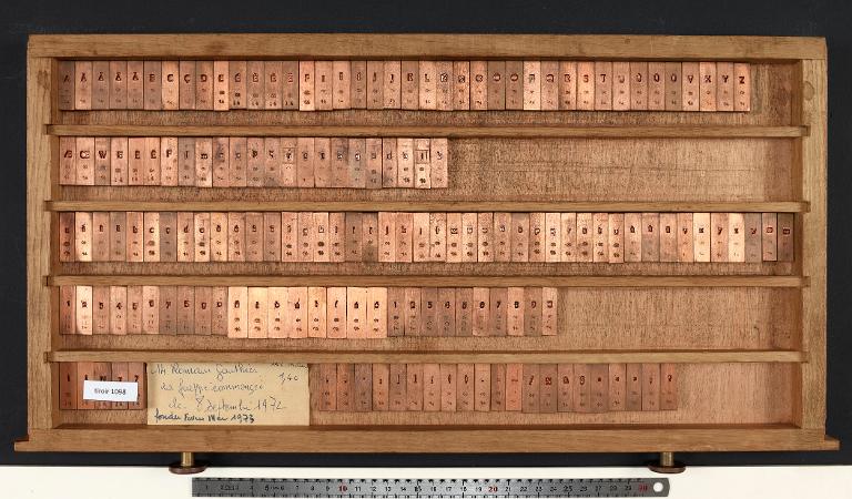 Tiroir de matrices : Gauthier corps 14 , romain