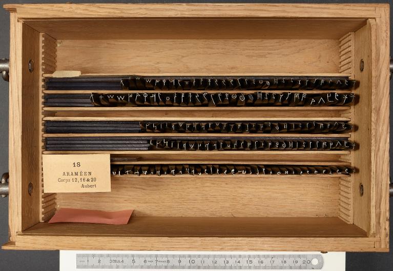 Poinçons typographiques : araméen ancien corps 16