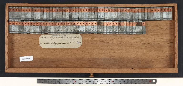 Tiroir de matrices : lettres maigres ombrées corps 12