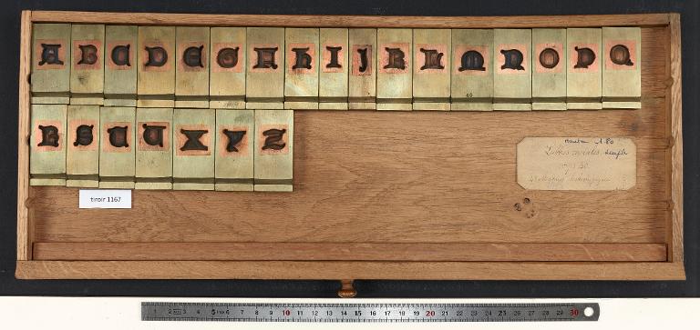 Tiroir de matrices : lettres onciales simples corps 40
