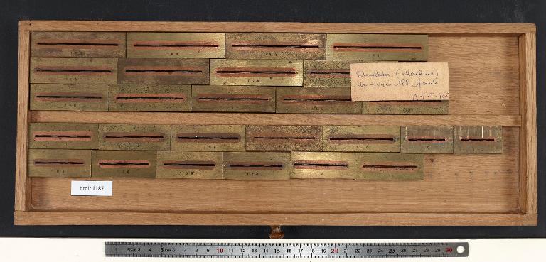 Tiroir de matrices : accolades refouloir corps 72 à 188